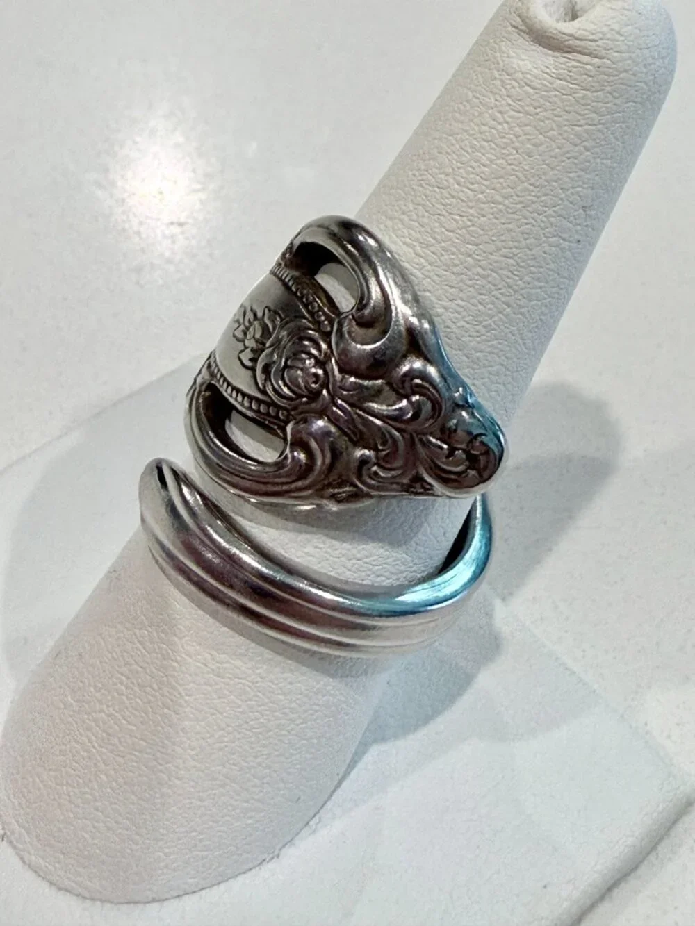 Oneida Brahms 1980 Floral Spoon Ring